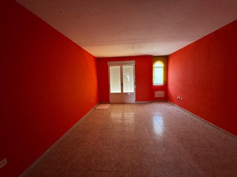 First photo of the property