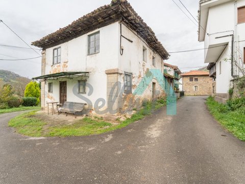 First photo of the property