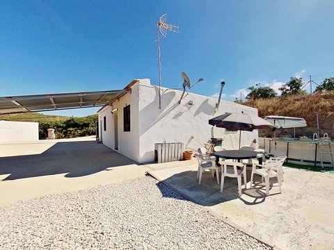 First photo of the property
