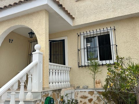 First photo of the property