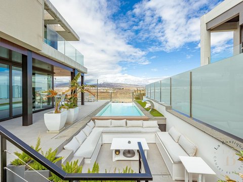 4-bedroom freehold villa in San Bartolomé de Tirajana — photo 1 of 5