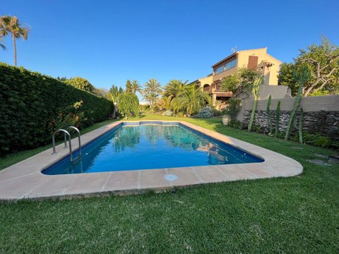 First photo of the property