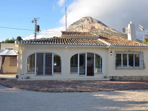 First photo of the property