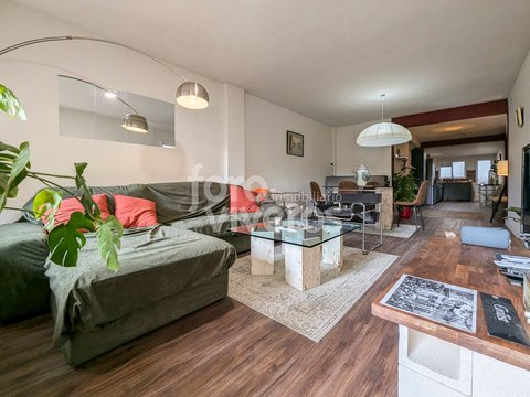 First photo of the property