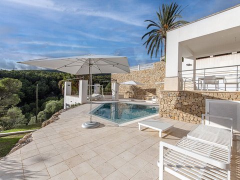 4-bedroom freehold villa in Calvià — photo 1 of 5