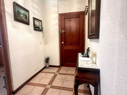 First photo of the property
