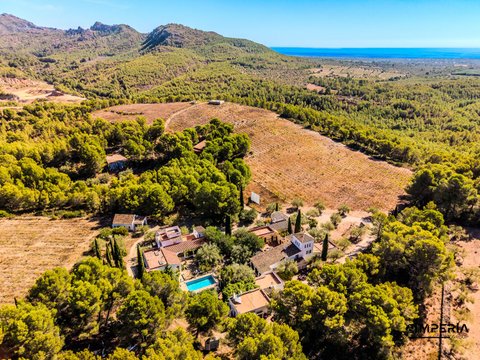 First photo of the property