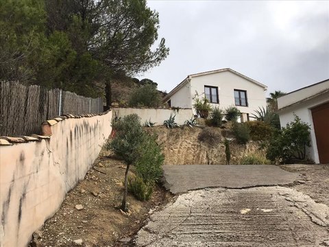 First photo of the property