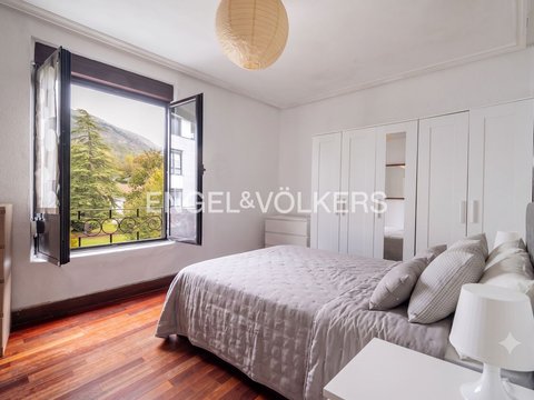 First photo of the property