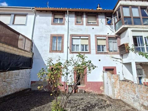 First photo of the property