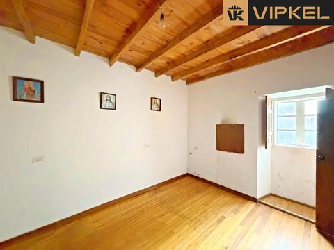 First photo of the property