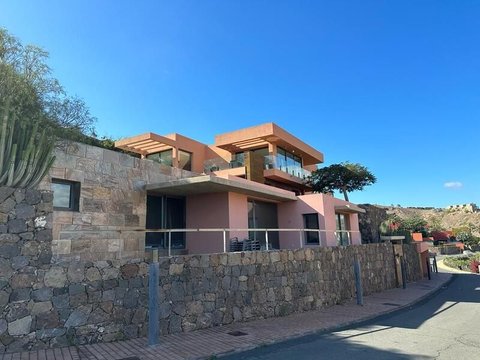2-bedroom freehold villa in San Bartolomé de Tirajana — photo 1 of 5