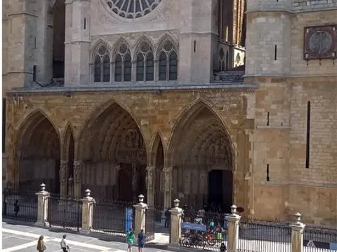 Fotografía del inmueble reportado: 1.000 €/mes — León, León