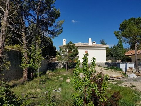 First photo of the property