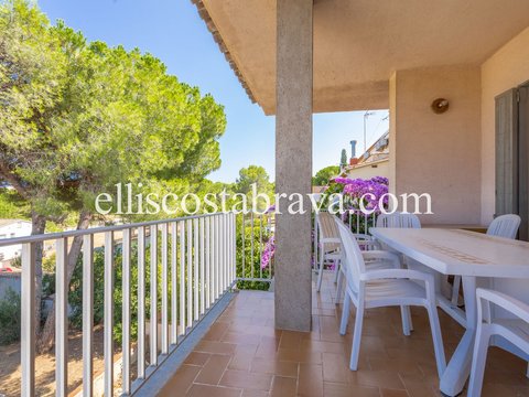 5-bedroom freehold villa in L'Escala — photo 1 of 5