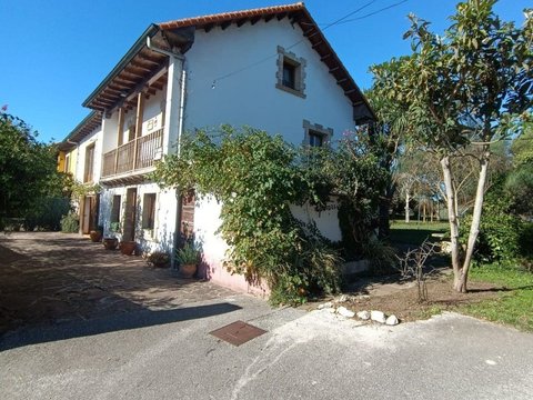 First photo of the property