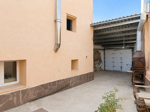 First photo of the property