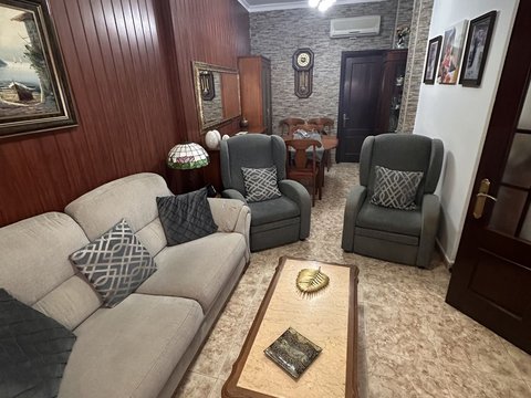 First photo of the property