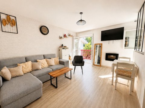 First photo of the property