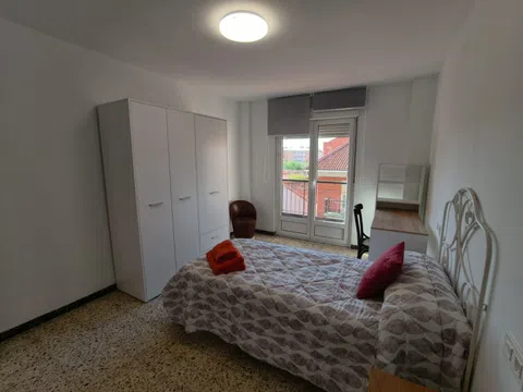 Fotografía del inmueble reportado: 900 €/mes — León, León