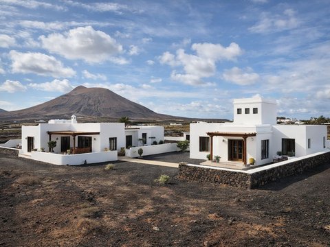 First photo of the property