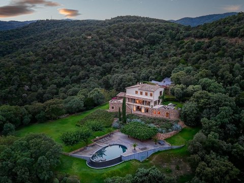 First photo of the property