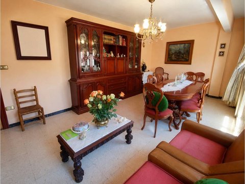 First photo of the property
