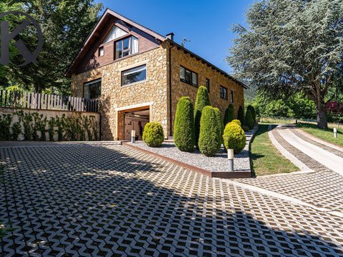 First photo of the property