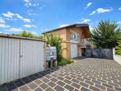 First photo of the property