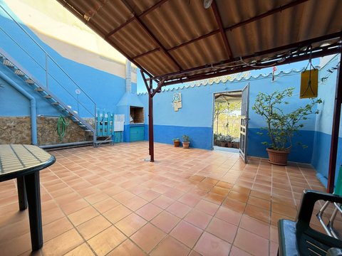 First photo of the property