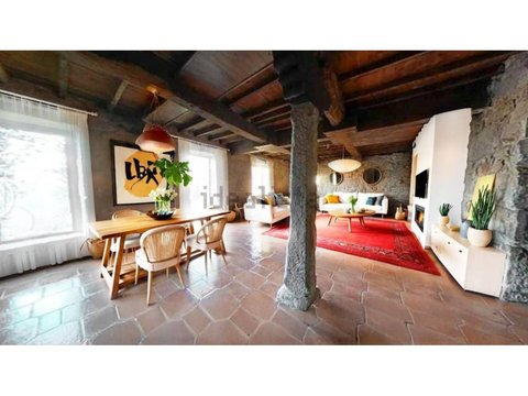 First photo of the property