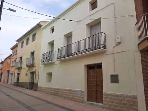 First photo of the property
