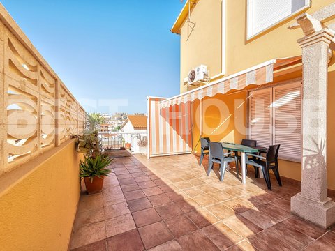 4-bedroom freehold villa in Mogán — photo 1 of 5