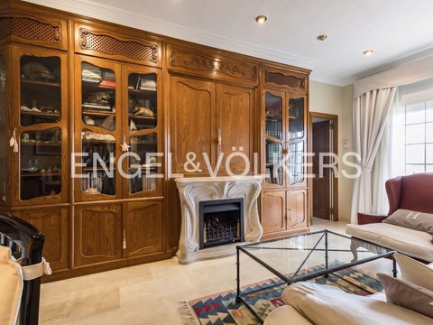 First photo of the property