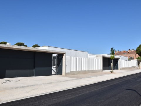 First photo of the property