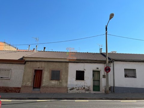 First photo of the property