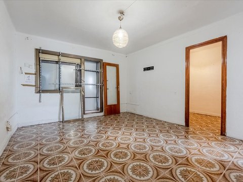 First photo of the property