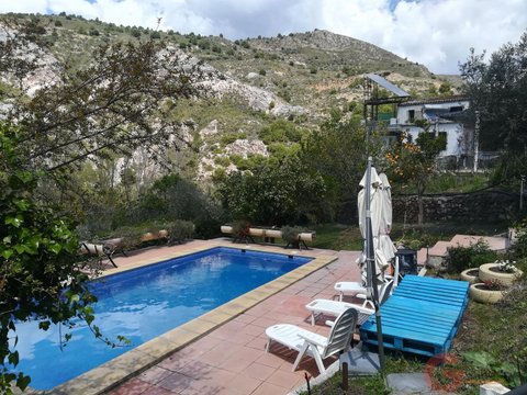First photo of the property
