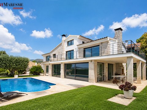 First photo of the property