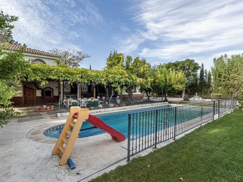 First photo of the property