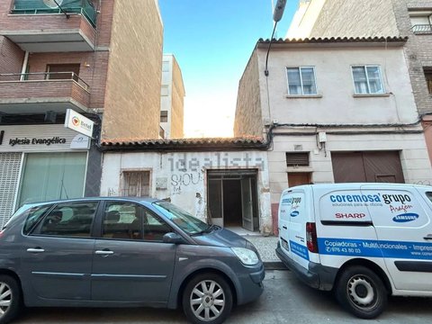 First photo of the property