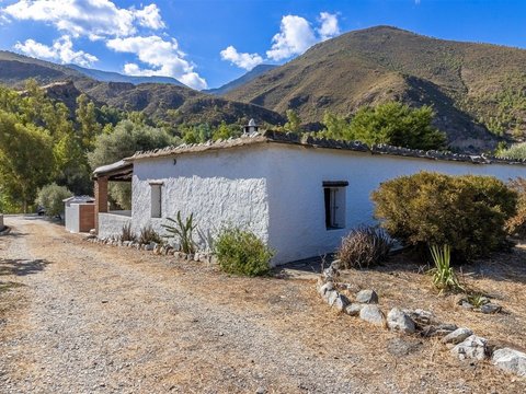First photo of the property