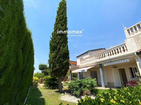 First photo of the property