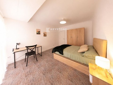 First photo of the property