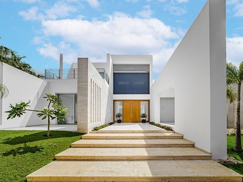 5-bedroom freehold villa in Adeje — photo 1 of 5