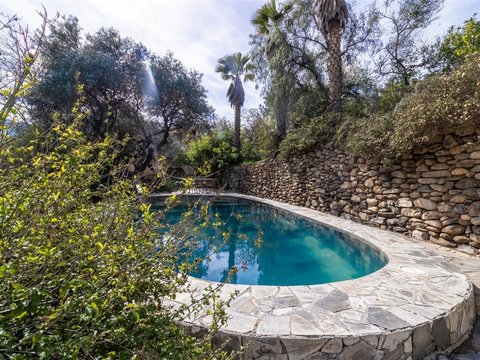 First photo of the property