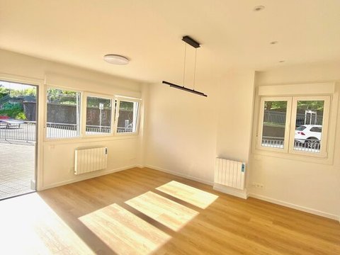 First photo of the property