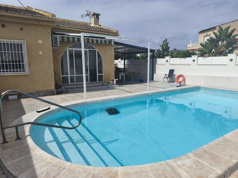 First photo of the property