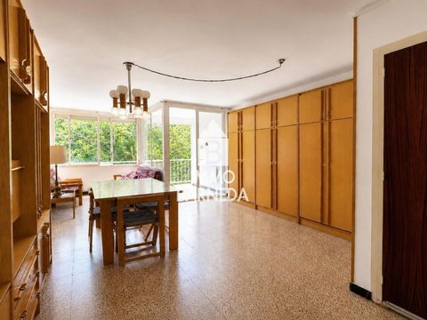 First photo of the property