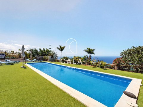 3-bedroom freehold villa in Guía de Isora — photo 1 of 5